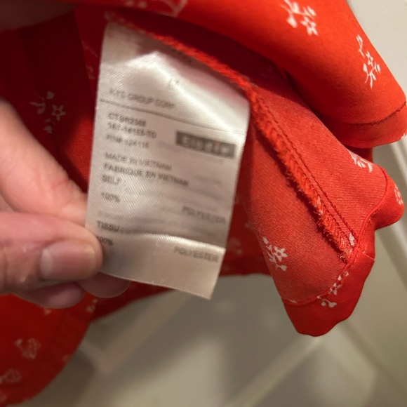 Elodie Red  Puff Sleeve Boxy Blouse with small white floral print - size medium - Picture 3 of 5